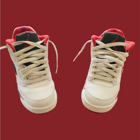 Air Jordan Retro 5 - Picture 2 of 12